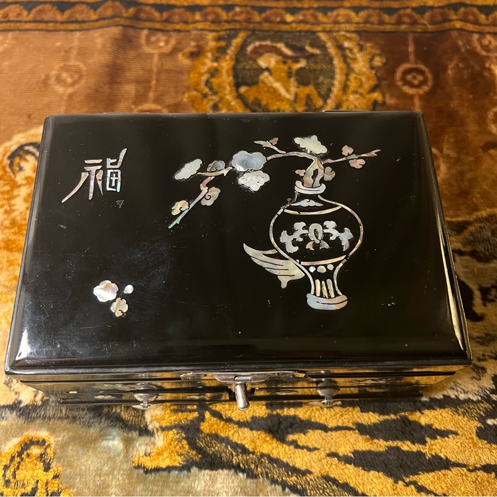 Beautiful Asian Black Laquer & Mother of Pearl Jewelry Box w/ Cherry Blossoms
